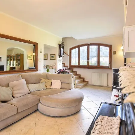 4 Bedroom Pet Friendly In Holiday home Pietrasanta