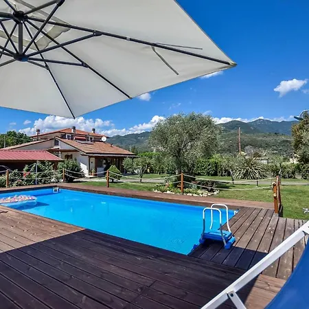 4 Bedroom Pet Friendly In *